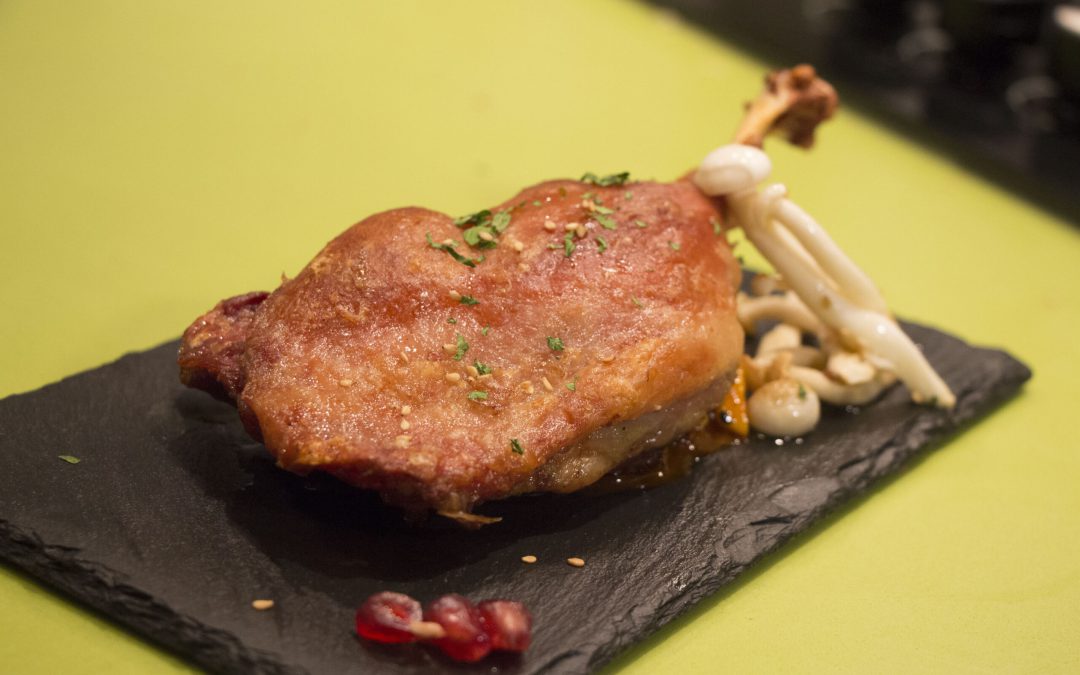 Confitte de pato con setas simeji